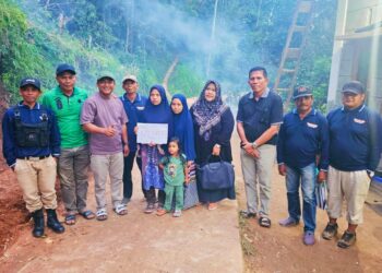 Korban Banjir Bandang di Sumbar Terima Bantuan Dari PKLKP Karimun