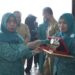 Kader Posyandu Rahuning Dapat Piagam Penghargaan Berprestasi