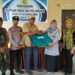 Lurah Tebing Mardiana Serahkan Hibah Sarpras Kepada RW dan Posyandu