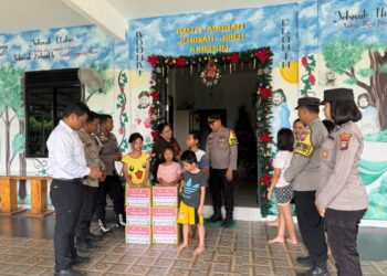 Jelang Nataru, Polsek Tebing Salurkan Bansos ke Panti Asuhan dan Warga yang Berhak Menerima