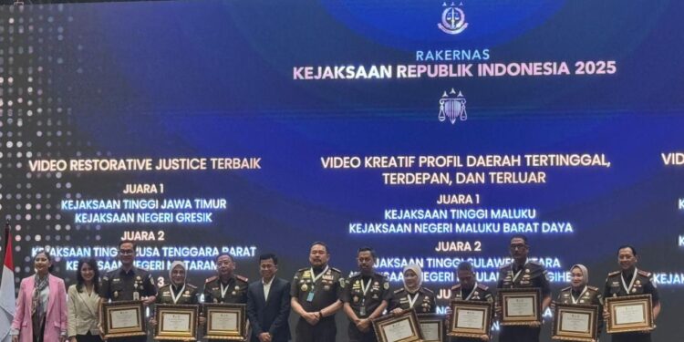 Soroti Kejahatan Anak Tahun 2024, Kejari Natuna Raih Juara 3 event Closing Ceremony Rakernas Kejaksaan RI Tahun 2025