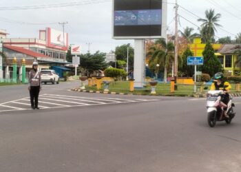 Personel Satlantas Polres Lingga Gelar Strong Point Pagi untuk Wujudkan Kamseltibcarlantas