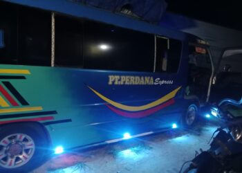 Bus Perdana Ekpress Dilempar OTK Di Jalimsum Pulau Rakyat