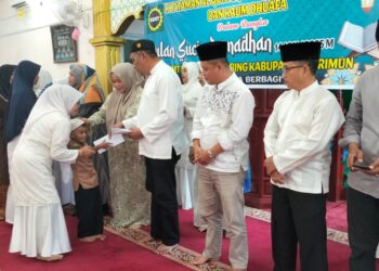 Dihadiri Wabup Rocky, BKMT Tebing Gelar Khataman Al Qur’an, Serta Santuni Anak Yatim dan Kaum Dhuafa