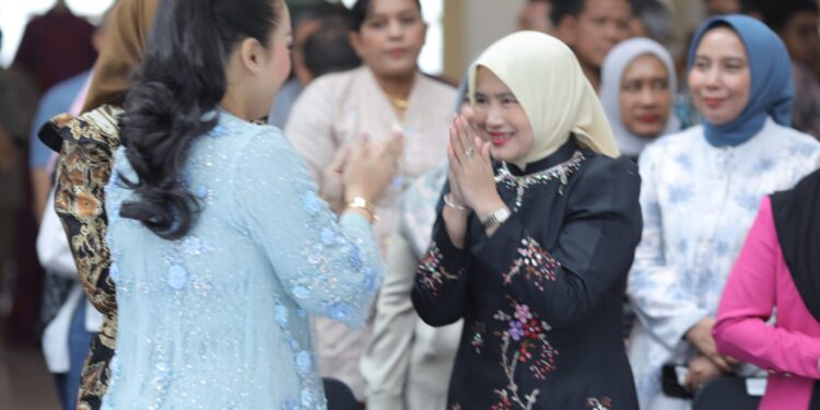 Ketua TP-PKK Kabupaten Asahan Ikuti Penutupan MRFW