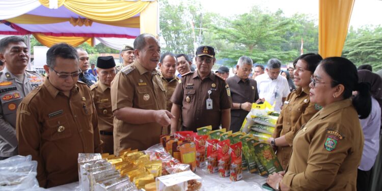 Bupati dan Wakil Bupati Asahan Ikut Menyerahkan SPPT PBB-P2 Tahun 2025