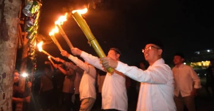 Lestarikan Tradisi Turun Temurun, Bupati Karimun Resmikan Festival Lampu Hias Eid Mubarak 1446 H/2025 M