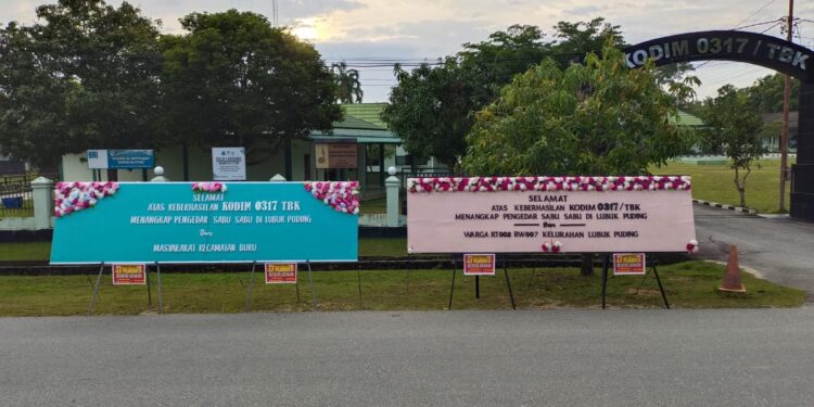 Warga Buru Kirim Karangan Bunga Dukung Kodim 0317/TBK Berantas Narkoba