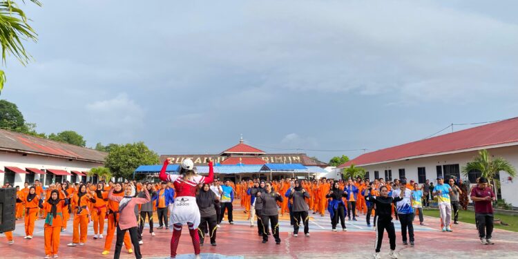 Pererat Silaturahmi dan Jaga Kekompakan, Rutan Karimun Bersama BNNK Gelar Senam Sehat dan Mini Soccer