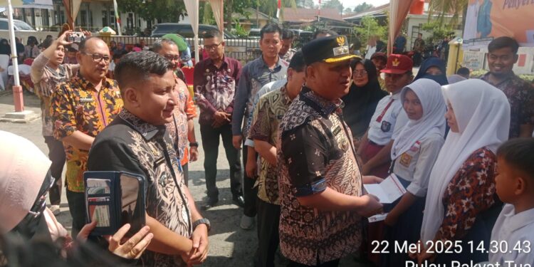 Warga Kecamatan Pulau Rakyat Dapat Kartu BPJS Dan KIP