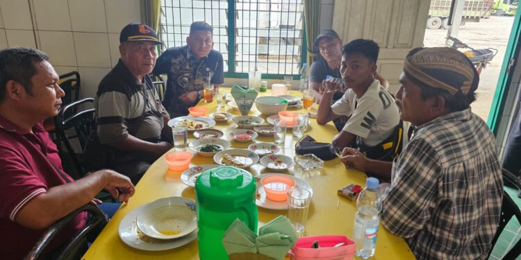 Camat Pulau Rakyat Ajak Wartawan Makan Siang di Maninjau Indah