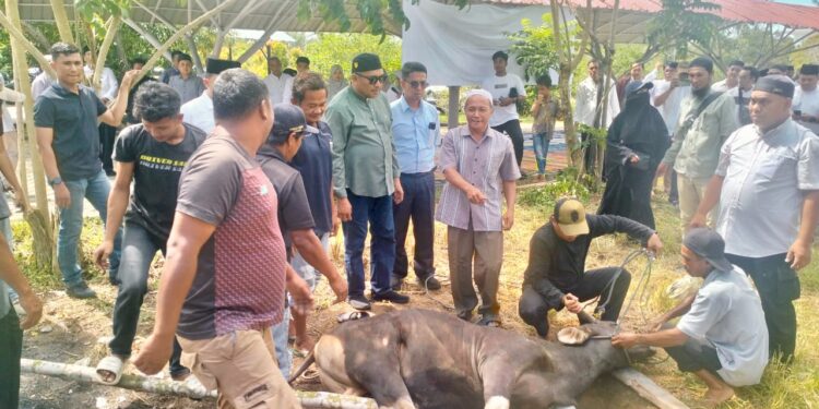 Dinas PUPR Karimun Bagikan Daging Kurban Untuk Keluarga Stunting
