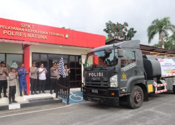 Polri Hadir Langsung, Jawab Krisis Air di Pedesaan Natuna