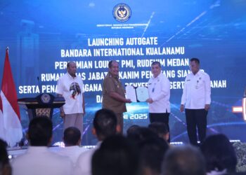 Bupati Asahan Serahkan Sertifikat Tanah Kepada Kanwil Ditjen Pos Sumut