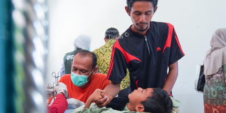 54 Anak di Kundur Ikuti Khitanan Masal Peringatan HUT PT Timah ke- 49