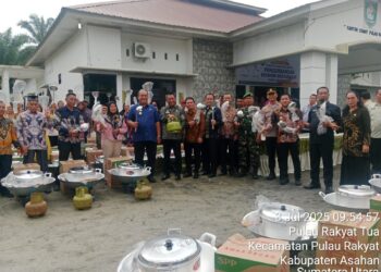 Fasilitasi Pengembangan Ekonomi, Bupati Asahan Serahkan Bantuan Peralatan Masak