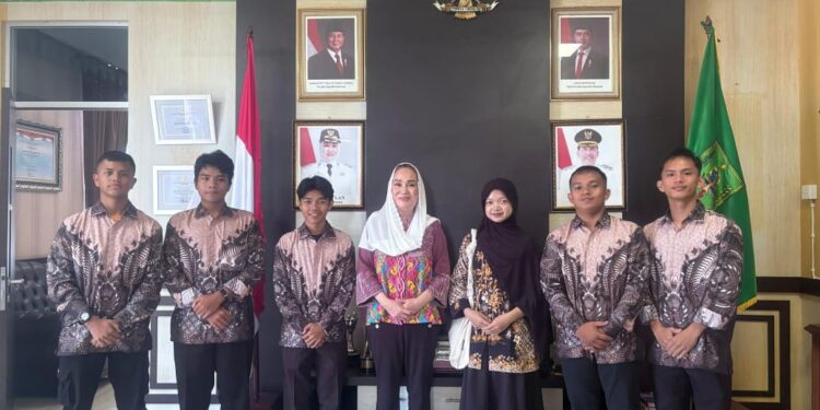 Bawa Nama Natuna ke Kancah Nasional, 6 Mahasiswa Penerima Beasiswa SKK Migas Temui Bupati