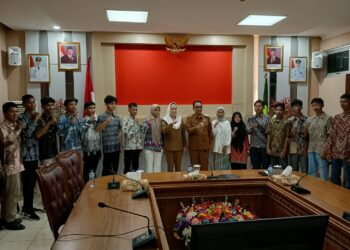 Bupati Natuna Cen Sui Lan Beri Motivasi Mahasiswa Penerima Beasiswa: “Kalian Adalah Masa Depan Natuna!”
