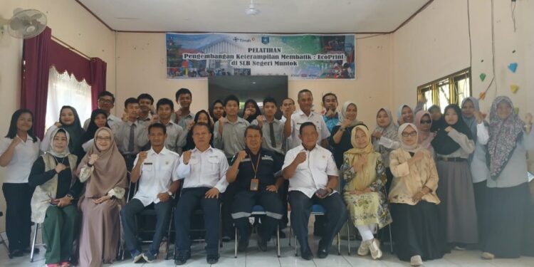 Murid SLB Negeri Mentok Dapat Pelatihan Membatik yang Difasilitasi PT Timah