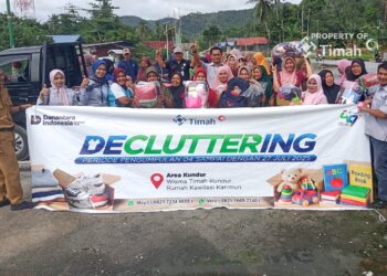 Peduli Masyarakat di Bulan Bakti, Karyawan PT Timah Salurkan Barang Layak Pakai