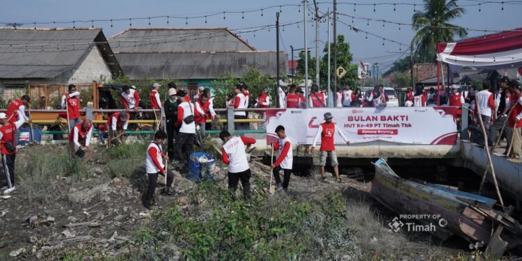 Gotong Royong Untuk Merah Putih, Karyawan PT Timah dan Masyarakat Opas Bersihkan Jalan Hingga Bantaran Sungai Rangkui 