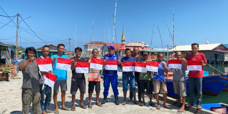 HUT RI ke-80, Satpolairud Polres Natuna Kibarkan Semangat Merah Putih di Laut Perbatasan