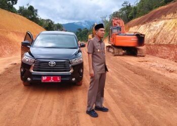 Wabup Lingga Perjuangkan Perbaikan Jalan Roro Penarik