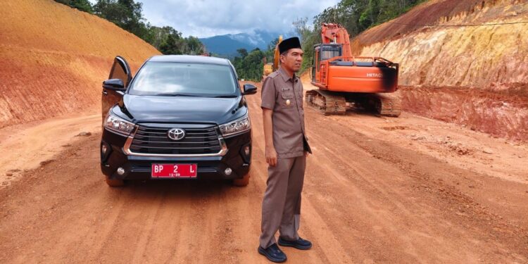 Wabup Lingga Perjuangkan Perbaikan Jalan Roro Penarik