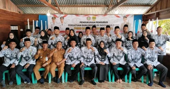 Sekda Armia Sampaikan Pesan Penting Dalam Acara Pengukuhan PGRI Lingga 2025–2030