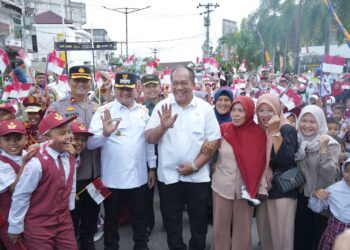 Merah Putih Dibagikan di Jalanan Asahan, Bupati: Jangan Sampai Simbol Negara Kalah dari Bendera Fiksi