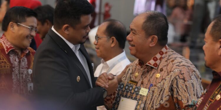 Serahkan DBH, Gubernur Sumut Tekankan Kolaborasi Bupati dan Wali Kota untuk Perkuat Layanan Dasar dan UHC