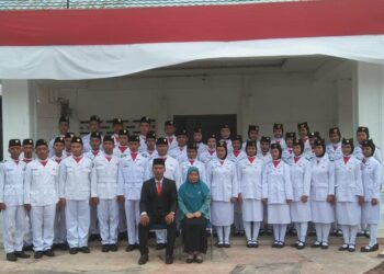 Camat Rahuning Kukuhkan 38 Paskibra HUT RI Ke-80