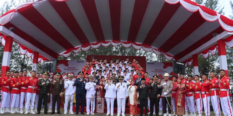 Kapolres Natuna Apresiasi Suksesnya Upacara HUT ke-80 RI: Pangkogabwilhan I Pimpin Pembentangan Bendera Merah Putih Raksasa