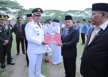 Wabup Asahan Rianto, Pimpin Upacara Penurunan Bendera HUT ke- 80 RI