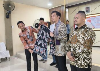 HUT RI ke- 80, Lapas Narkotika Sawahlunto Promosikan Kota Sawahlunto Melalui Media Batik