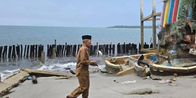 Wabup Aceh Singkil Tinjau Abrasi Parah di Pulo Sarok, Janji Tindakan Cepat dan Solusi Permanen