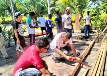 Wabup Rocky Tinjau Rumah Warga Korban Puting Beliung di Desa Pangke