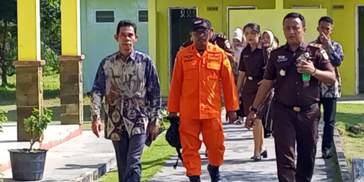 Jaksa masuk sekolah