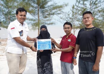 PT Timah dsn Komunitas Peduli Kampung Gelar Festival Pantai Menuang Rayakan HUT RI ke 80