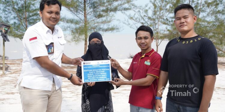 PT Timah dsn Komunitas Peduli Kampung Gelar Festival Pantai Menuang Rayakan HUT RI ke 80