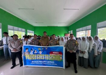 Police goes to shcool