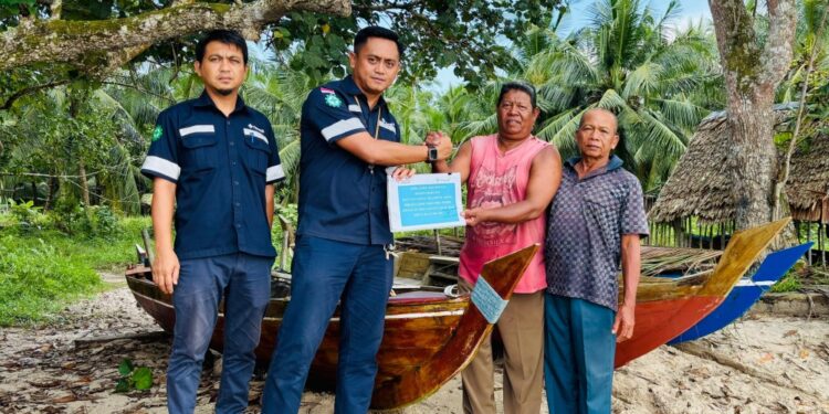 Tingkatkan Produktivitas Hasil Tangkapan Nelayan, PT Timah Serahkan Bantuan untuk Kelompok Samudera Pesisir di Kundur