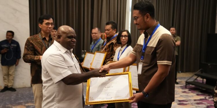 Komitmen Penuhi Standar HAM, PT Timah Terima Penghargaan PRISMA dari Menteri HAM