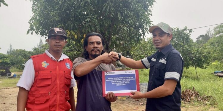 PT Timah Bantu Perbaiki Jalan Nelayan di Penyusuk, Guna Kelancaran Aktivitas Ekonomi Pesisir 