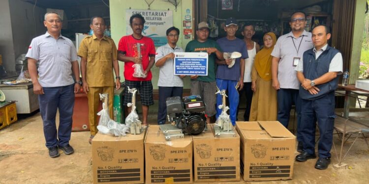 Alami Musibah Kecelakaan Laut, Empat Nelayan di Belitung Timur Terima Bantuan Mesin Ketinting dari PT Timah Tbk