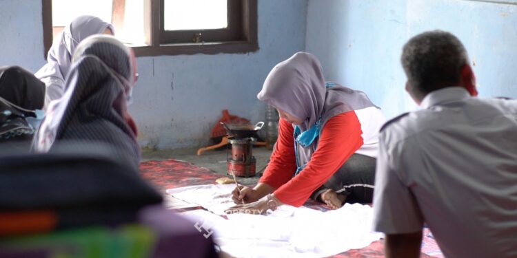 Motif Batik Lokal Jadi Identitas : PT Timah Dukung Perajin, Batik Pakkis Hadirkan Motif Balok Timah