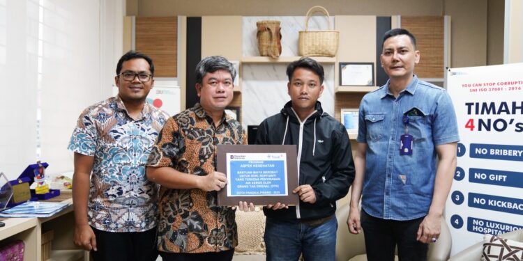 PT Timah Bantu Biaya Pengobatan Ropianti Korban Salah Sasaran Penyiraman Air Keras 