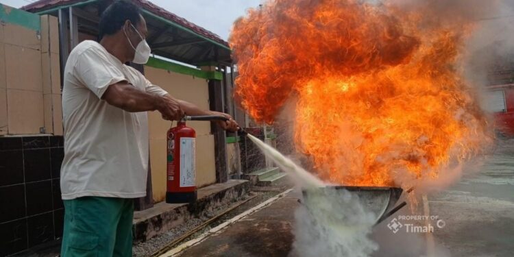 PT TIMAH Tbk Gelar Pelatihan Tanggap Bencana Bersama Pemdes Air Putih