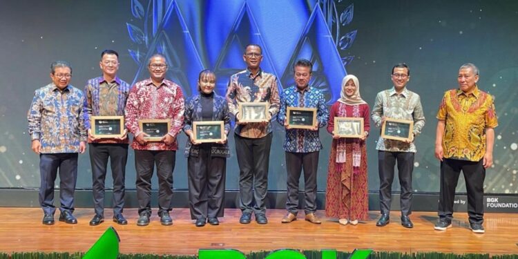 PT TIMAH Tbk Raih Penghargaan Indonesia ESG Leadership Awards 2025 Kategori Leadership AAA