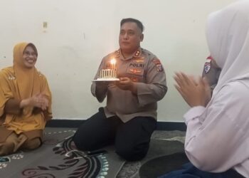 Senyum Polos Murid SLB Bikin Kapolres Natuna Terharu, Dapat Kejutan Ulang Tahun yang Tak Terlupakan